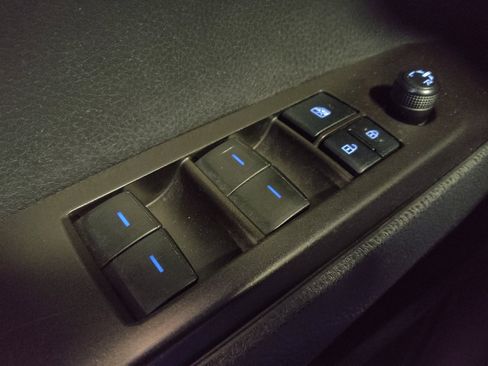 Used 2021 Toyota Camry SE w/ Carpet Mat Package (TMS) FWD image 27