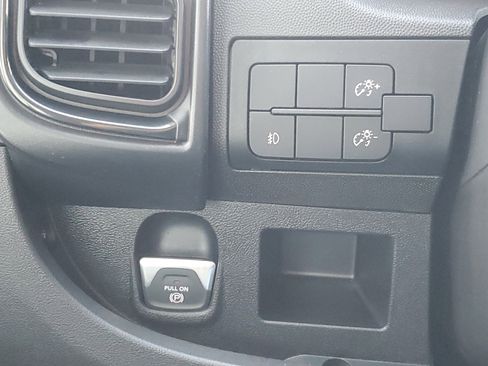 Used 2025 RAM ProMaster 2500 w/ Convenience Group image 10