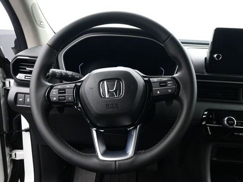 Used 2025 Honda Pilot Touring image 32