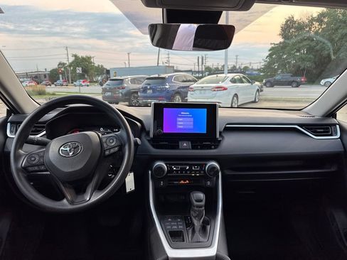 Used 2023 Toyota RAV4 LE AWD/4WD image 16