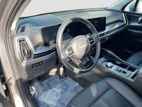 Certified 2025 Kia Sorento EX w/ EX Panoramic Sunroof Package image 8