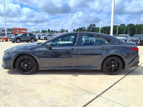 Certified 2025 Toyota Camry SE w/ Convenience Package image 7