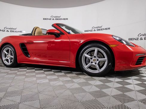 Used 2017 Porsche 718 Boxster RWD image 3