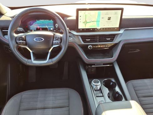 Used 2025 Ford Explorer ST-Line w/ ST-Line Street Pack image 8