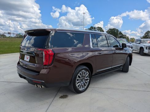Used 2023 GMC Yukon XL Denali Ultimate w/ LPO, Floor Liner Package AWD/4WD image 7