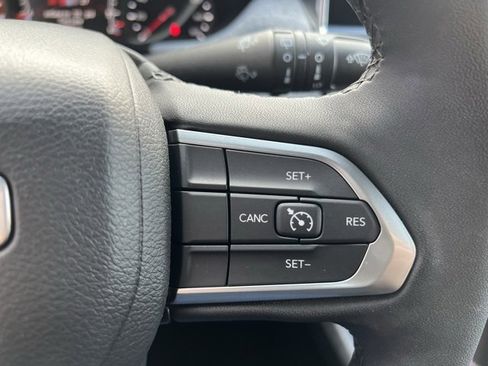 Used 2024 Jeep Compass Latitude w/ Sun and Sound Group image 17