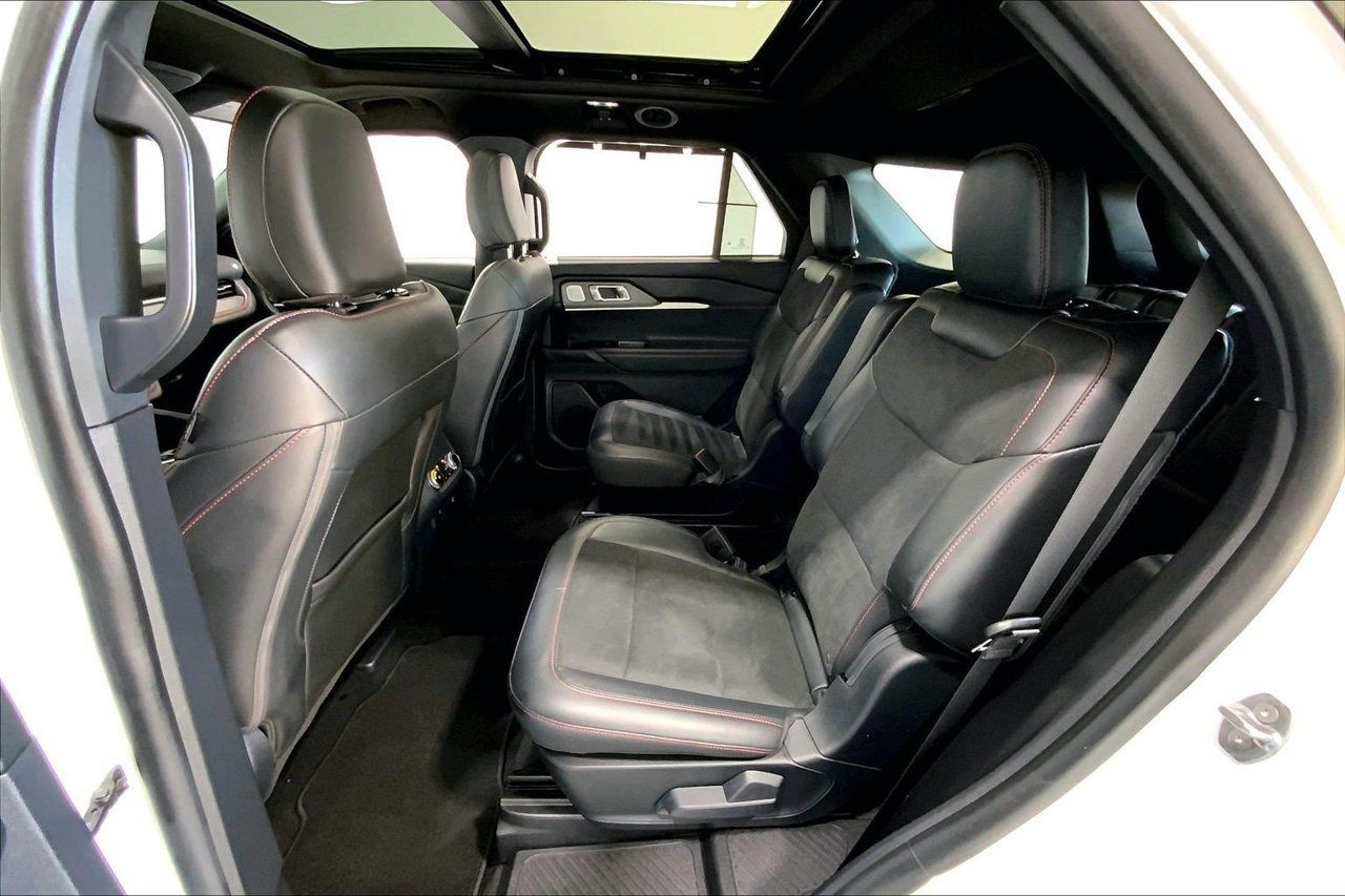 Used 2025 Ford Explorer ST AWD/4WD image 19