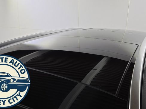 Used 2022 Mercedes-Benz GLC 300 4MATIC image 9