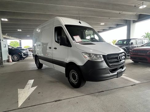 Used 2025 Mercedes-Benz Sprinter 2500 image 7