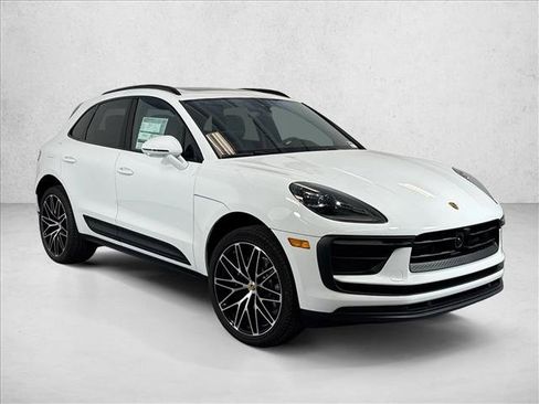 Certified 2026 Porsche Macan AWD/4WD image 7