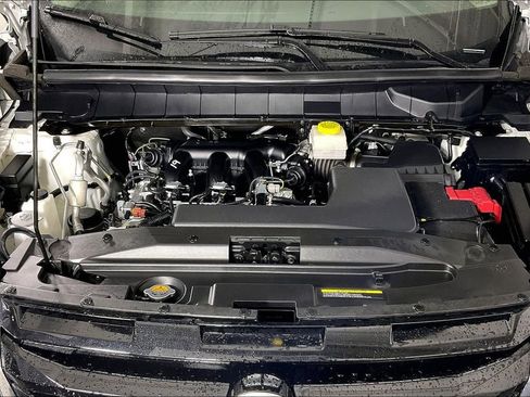 Certified 2025 Nissan Pathfinder SL image 13