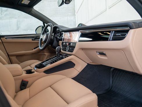 Certified 2026 Porsche Macan AWD/4WD image 25