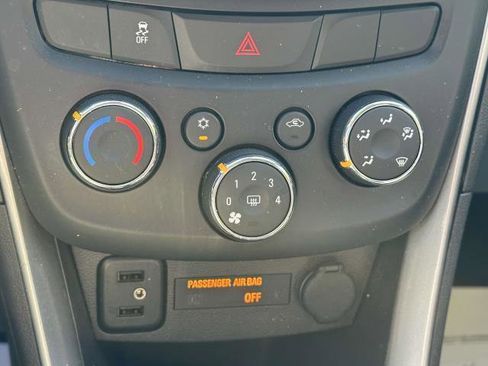 Used 2018 Chevrolet Trax LT w/ LT Convenience Package image 19