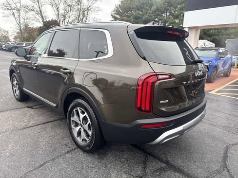 Used 2022 Kia Telluride EX image 3