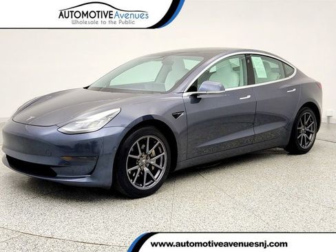 Used 2020 Tesla Model 3 Standard Range Plus image 1