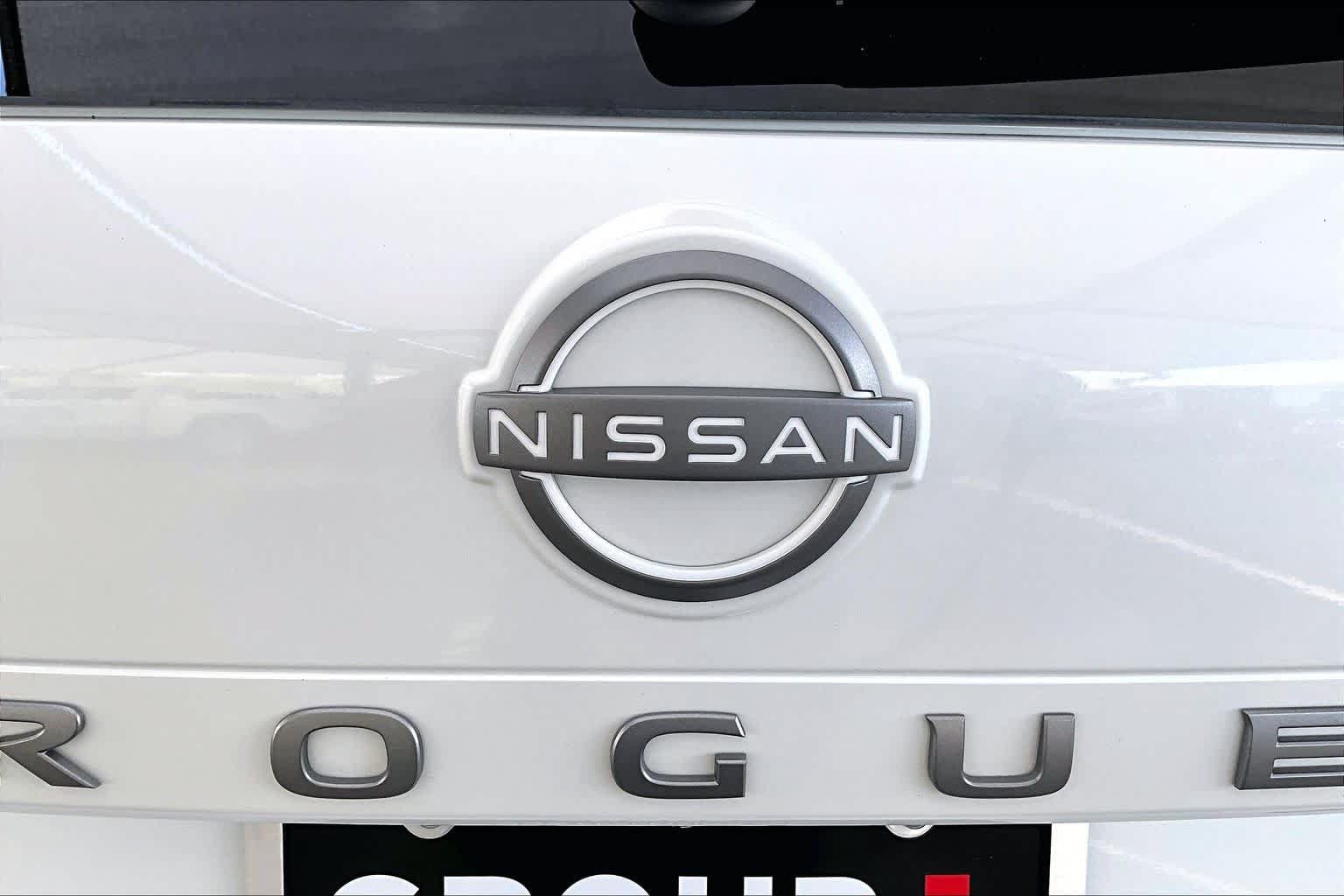 Certified 2025 Nissan Rogue Platinum w/ Platinum Premium Package FWD image 31
