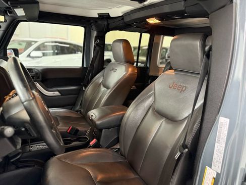 Used 2015 Jeep Wrangler Unlimited Sahara w/ Dual Top Group AWD/4WD image 11