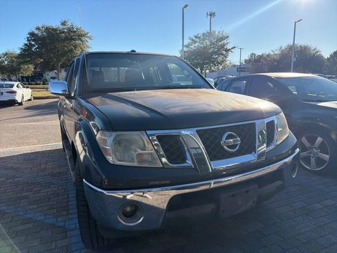 Used 2014 Nissan Frontier SL w/ SL Moonroof Package image 5