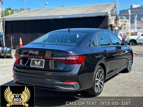Used 2025 Volkswagen Jetta SE FWD image 6