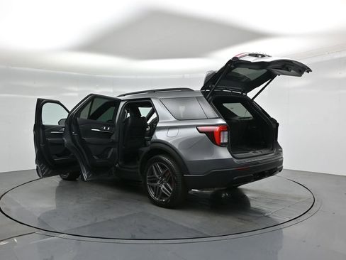 Used 2025 Ford Explorer ST-Line w/ ST-Line Street Pack image 35