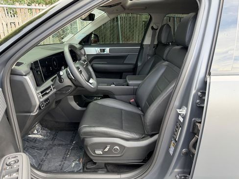 Used 2025 Hyundai Santa Fe Limited FWD image 4