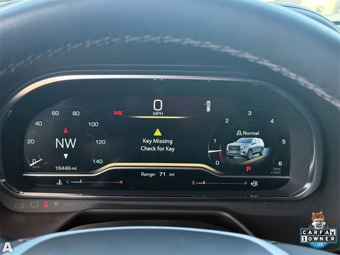 Used 2024 GMC Yukon SLT w/ SLT Premium Package image 18