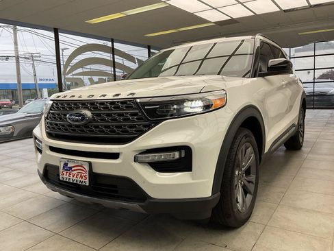 Used 2023 Ford Explorer XLT w/ Equipment Group 202A AWD/4WD image 3