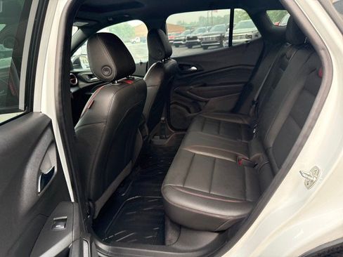 Used 2025 Chevrolet Trax RS w/ Sunroof Package FWD image 24