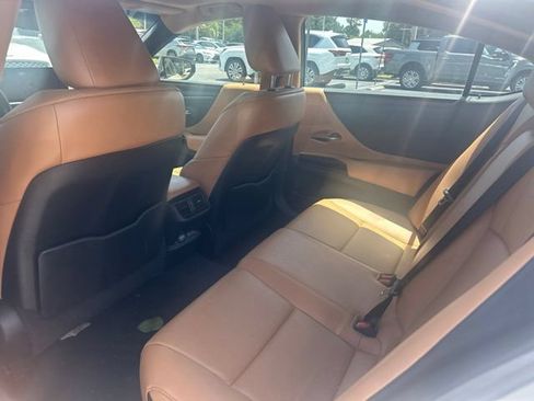 Used 2022 Lexus ES 350 w/ Premium Package FWD image 7