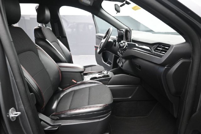 Used 2025 Ford Escape ST-Line AWD/4WD image 30