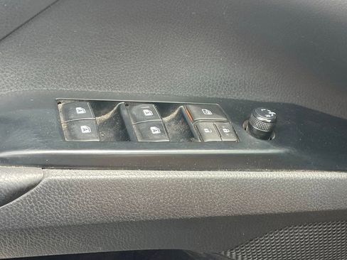 Used 2020 Toyota Camry SE w/ Convenience Package FWD image 6
