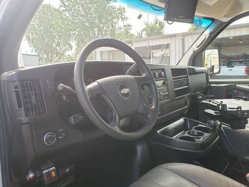 Used 2010 Chevrolet Express 3500 Extended RWD image 18
