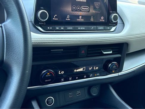 Certified 2023 Nissan Rogue SV FWD image 10