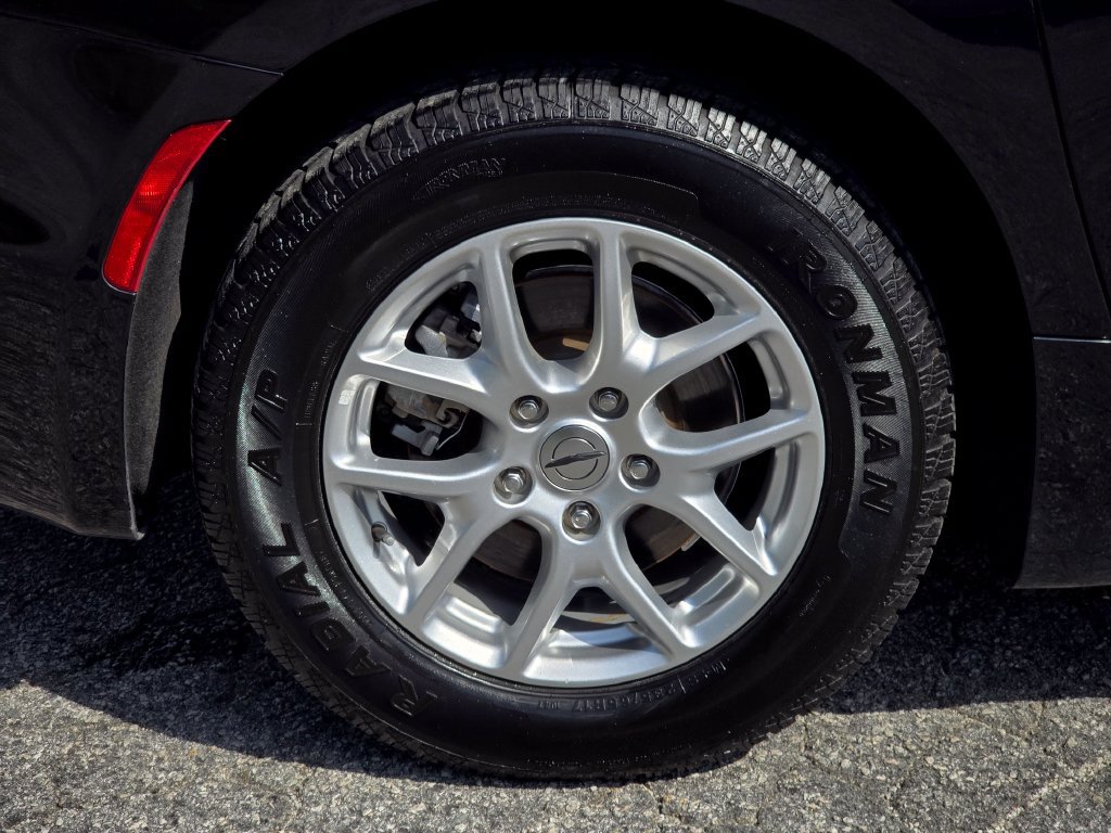 Used 2024 Chrysler Pacifica Touring-L FWD image 13