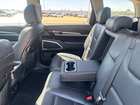 Used 2020 Kia Telluride S w/ S 8 Passenger Seating Package FWD image 38