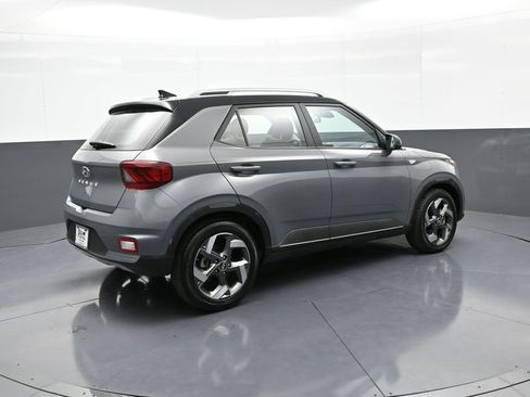 Certified 2022 Hyundai Venue Limited FWD image 6