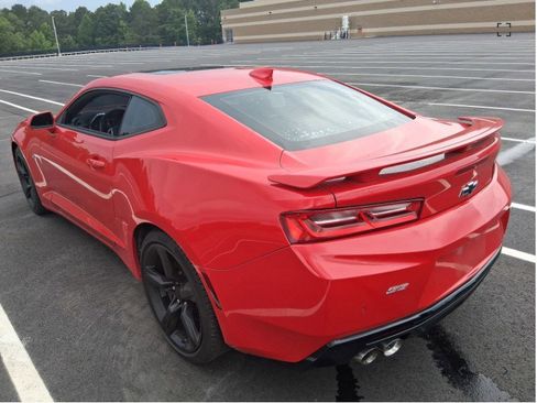 Used 2017 Chevrolet Camaro SS RWD image 4