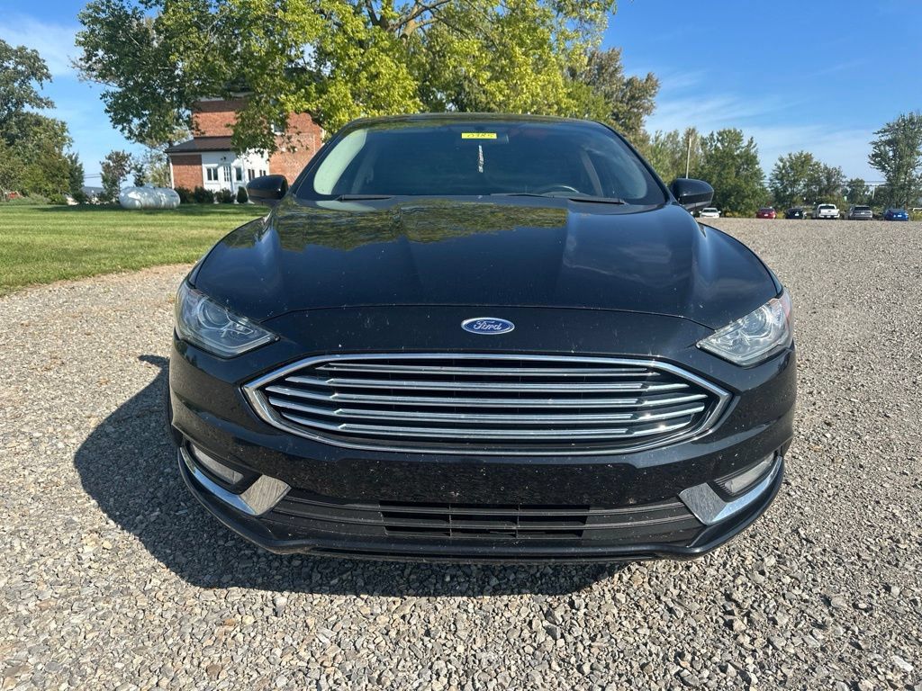 Used 2018 Ford Fusion SE w/ Equipment Group 601A FWD image 2