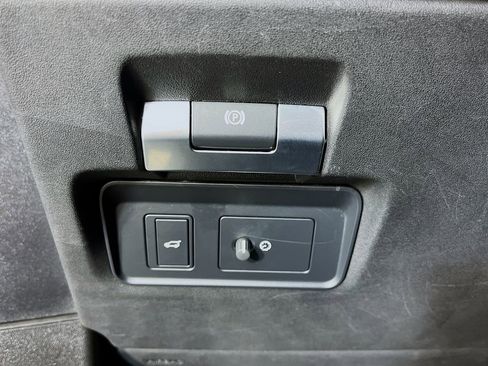 Used 2021 Land Rover Range Rover Evoque R-Dynamic SE image 13