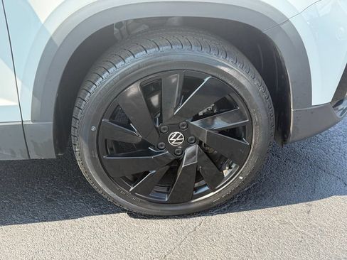 Used 2024 Volkswagen Taos SE AWD/4WD image 4