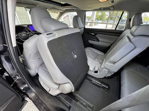 Certified 2023 Toyota Highlander XLE AWD/4WD image 50