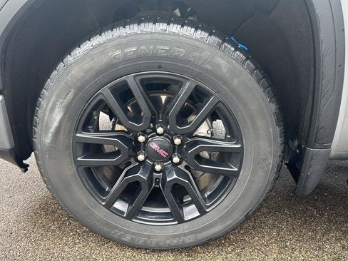 Used 2021 GMC Sierra 1500 Elevation w/ LPO, Elevation Black Package image 11