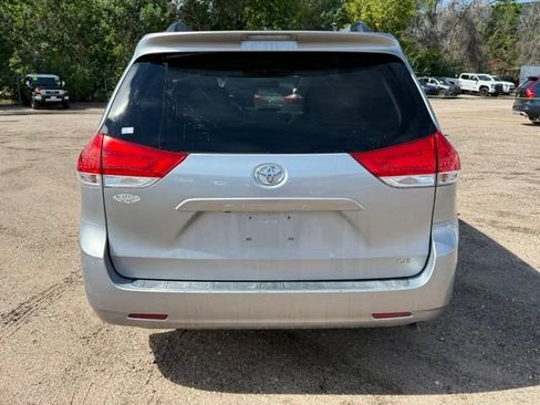 Used 2014 Toyota Sienna LE FWD image 4