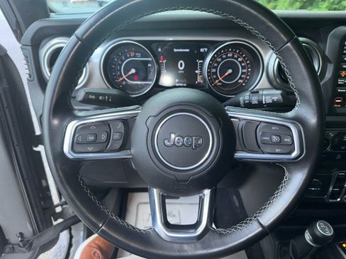Used 2020 Jeep Wrangler Unlimited Sahara AWD/4WD image 13