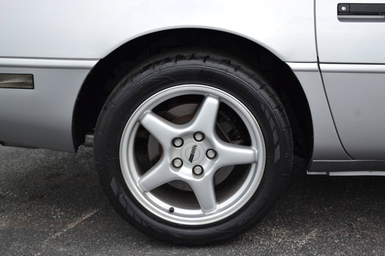 Used 1996 Chevrolet Corvette Coupe RWD image 45