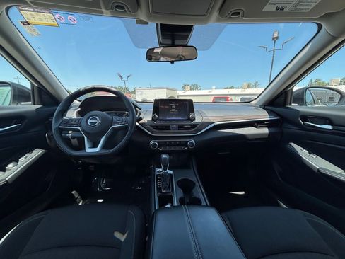 Used 2025 Nissan Altima 2.5 SV FWD image 33