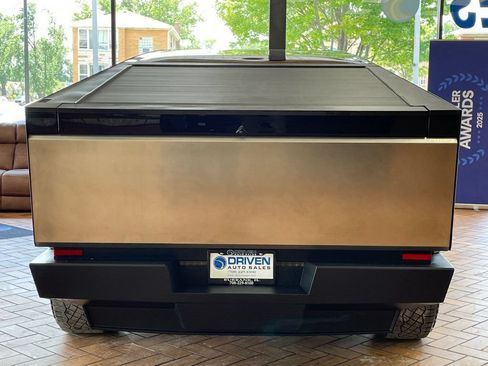 Used 2024 Tesla Cybertruck AWD Crew Cab image 9