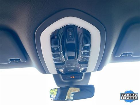 Used 2023 Porsche Macan image 24