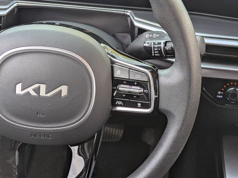 Certified 2025 Kia Sorento LX image 18