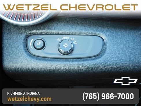 Used 2025 Chevrolet Trax RS w/ Sunroof Package FWD image 27
